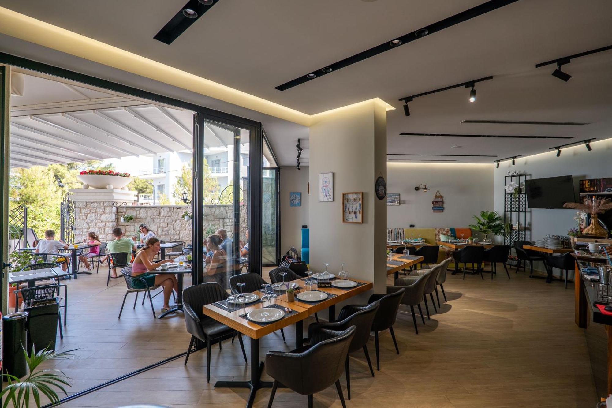 Ami Mar Hotel Sarandë Eksteriør billede