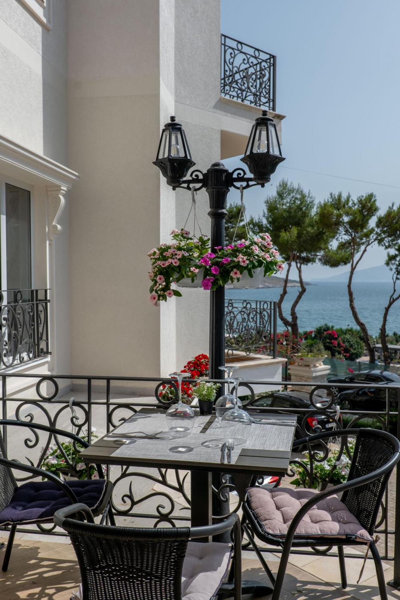 Ami Mar Hotel Sarandë Eksteriør billede