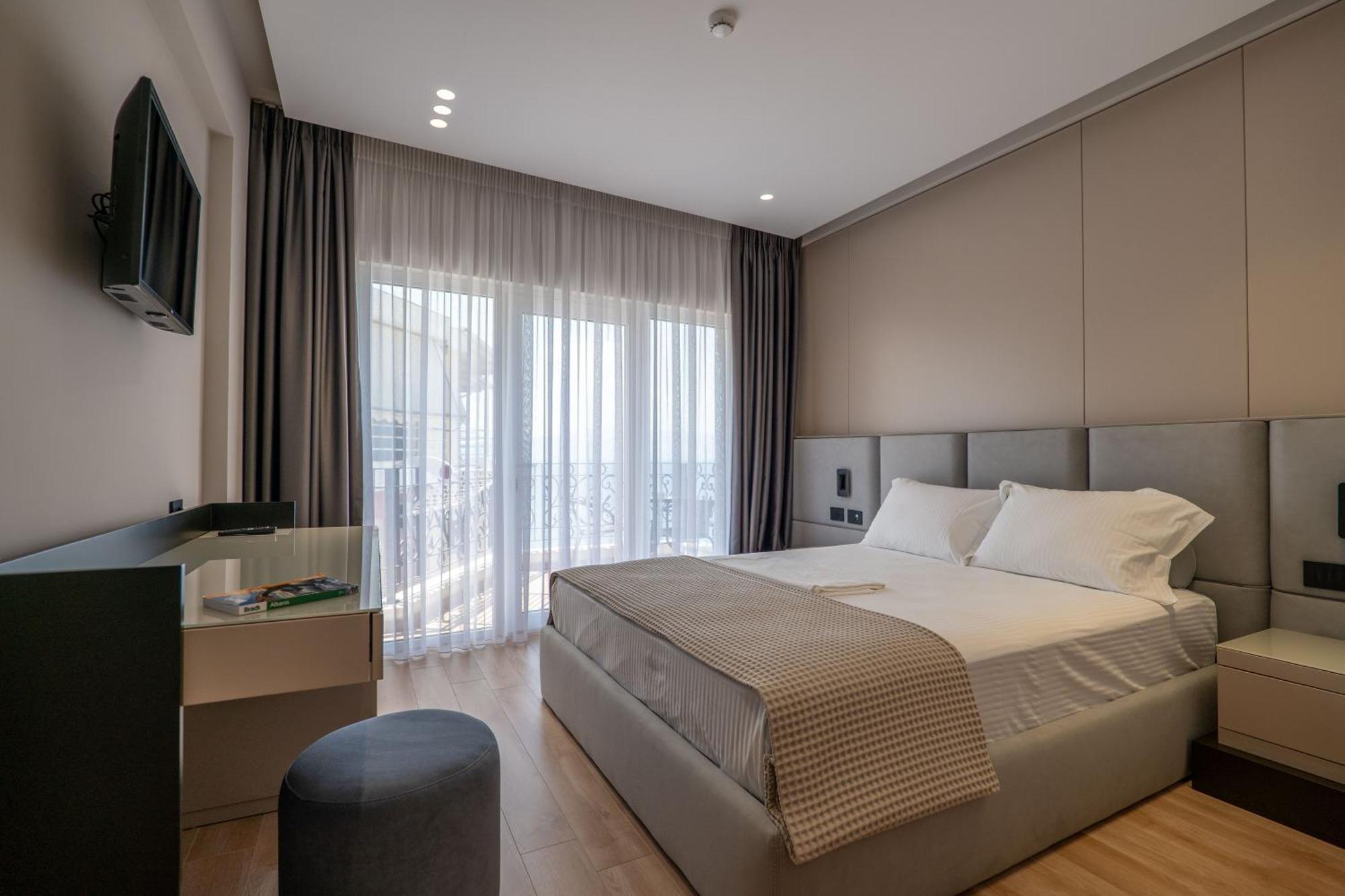 Ami Mar Hotel Sarandë Eksteriør billede