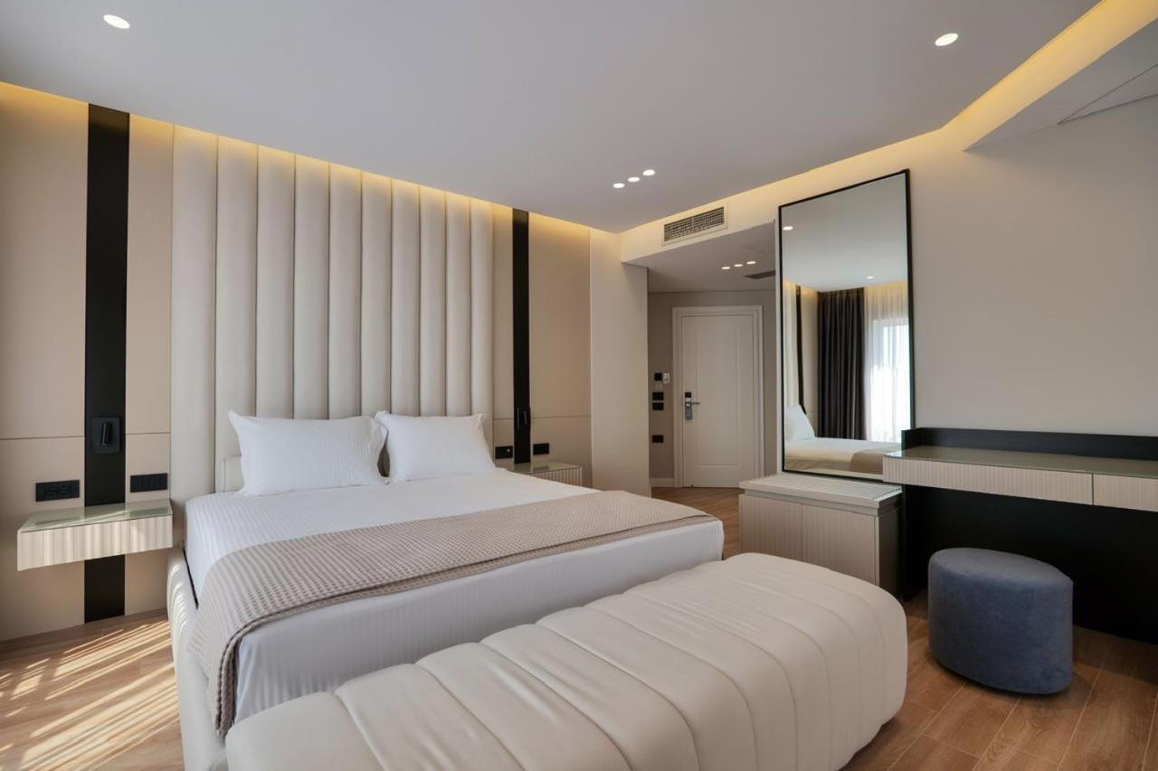 Ami Mar Hotel Sarandë Eksteriør billede